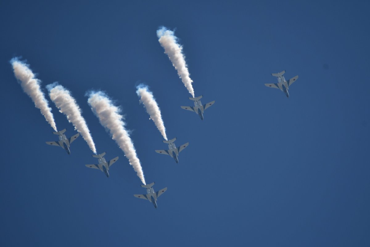 noahko513's tweet photo. 今日のブルーインパルス🐬
フィールドアクロ
公式2ndは6機1区分✨
すごく久しぶりの基地活😊ギャラリーもいっぱい😵
こちらはやっと梅雨明けしました☀
やっぱり青空ブルーは
最高😆

#松島基地
#ブルーインパルス https://t.co/hmDpd5yzUj