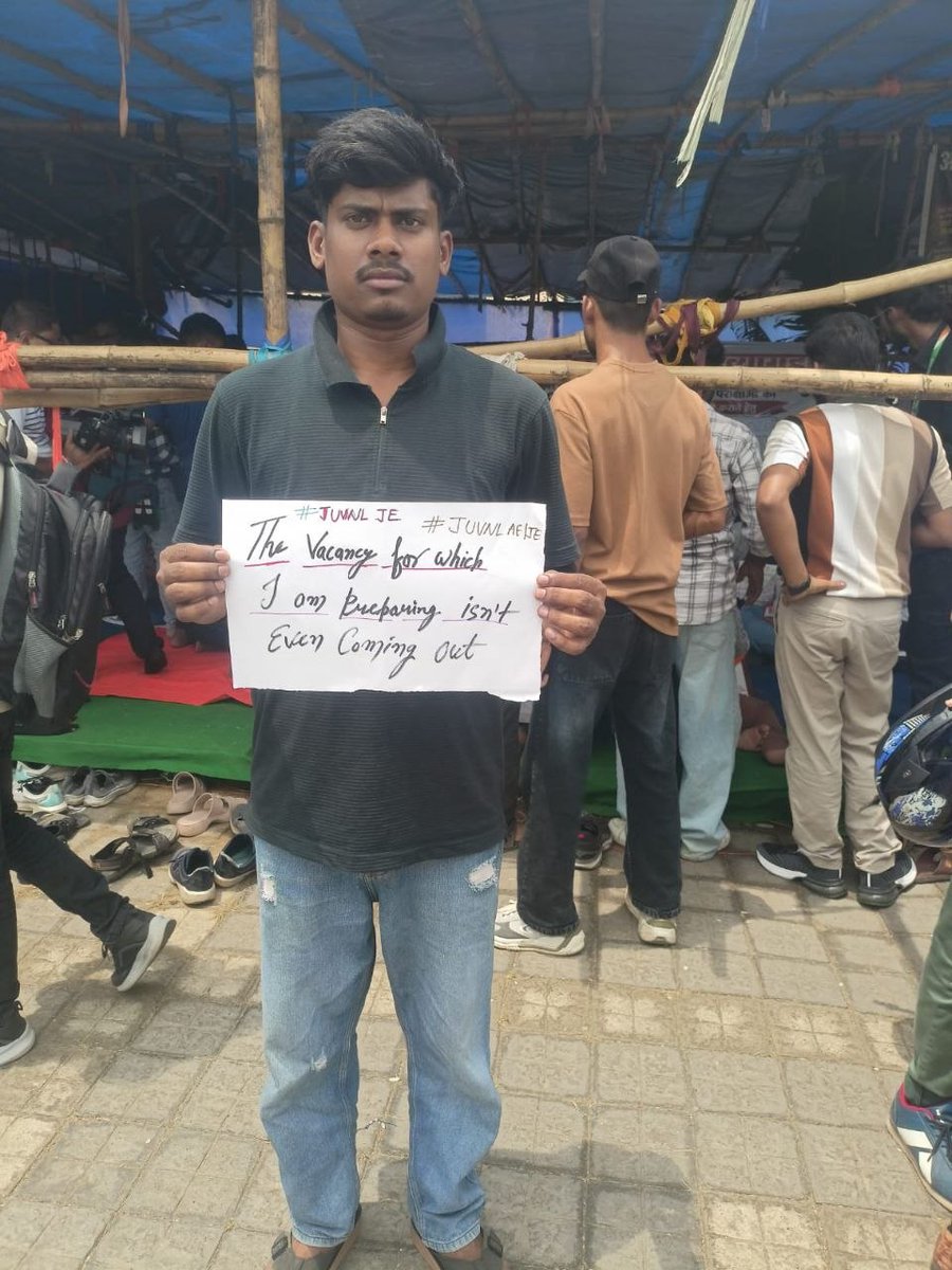 dinanath_soren's tweet photo. #RELEASE_JBVNL_AE_JE_VACANCY

10+ साल हो गए, फिर भी JUVNL JE की नियमित भर्ती का इंतज़ार खत्म नहीं हुआ।
झारखंड के हजारों Electrical, Mechanical और Civil इंजीनियर उम्र, समय और अवसर खो रहे हैं। कृपया जल्द नियमित भर्ती प्रक्रिया शुरू करें।
युवाओं को अवसर दीजिए।
#JUVNL
#Jharkhand https://t.co/zWdpsXDjg4