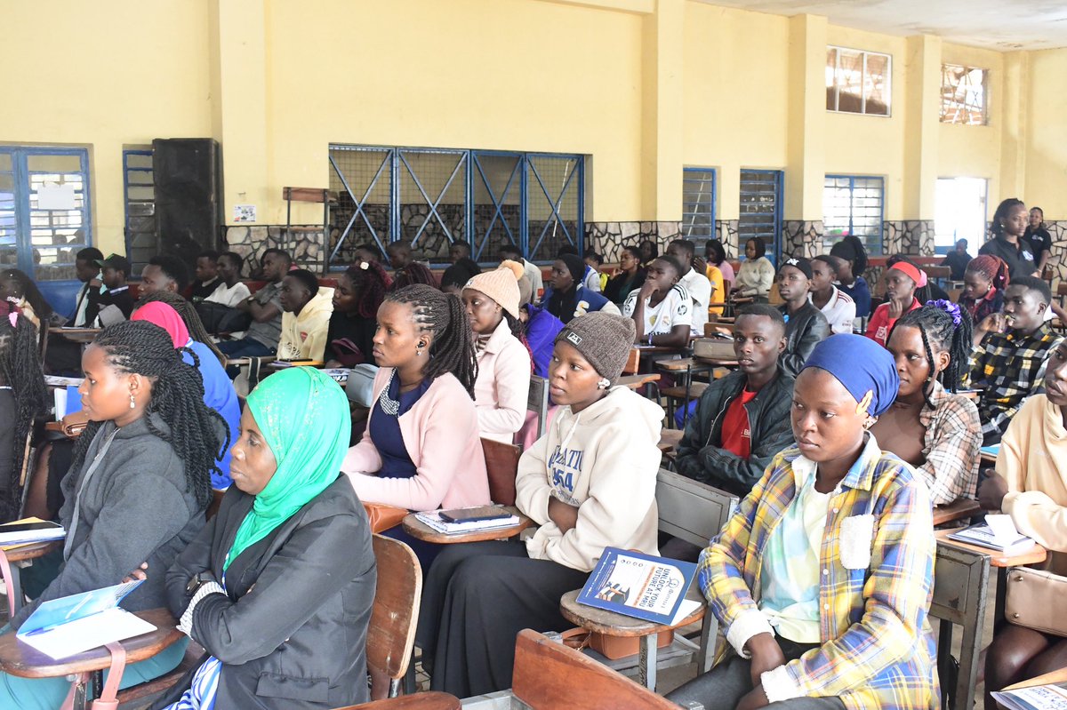 MuteesaIRoyal's tweet photo. Orientation is officially underway at our main campus in Kirumba, Masaka.
We're so excited to welcome our new students to the family. Here’s to new beginnings, endless opportunities, and an unforgettable journey ahead.#OrientationDay #KirumbaMasaka #WelcomeNewStudents #CampusLife https://t.co/NjKuuux4uc