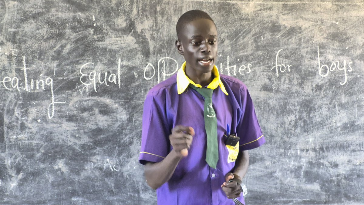WFP_SouthSudan's tweet photo. 🎙️ Every child has a voice. Every child has a chance.
In Juba, pupils from 10 schools supported through the WFP School Feeding Programme debated how to #BreakBarriers and create equal opportunities for boys + girls.
Thank you @BMZ_Bund @KfW_int for making it possible.
@unicef https://t.co/3UkCR7XADf