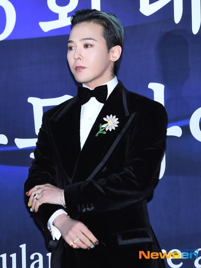 Kstyle_news's tweet photo. G-DRAGON、悪質ユーザー100人を告訴・一部は罰金刑に「匿名アカウントも処罰の可能性」
https://t.co/mo9KylqXqA https://t.co/k7Nbg5NYkt