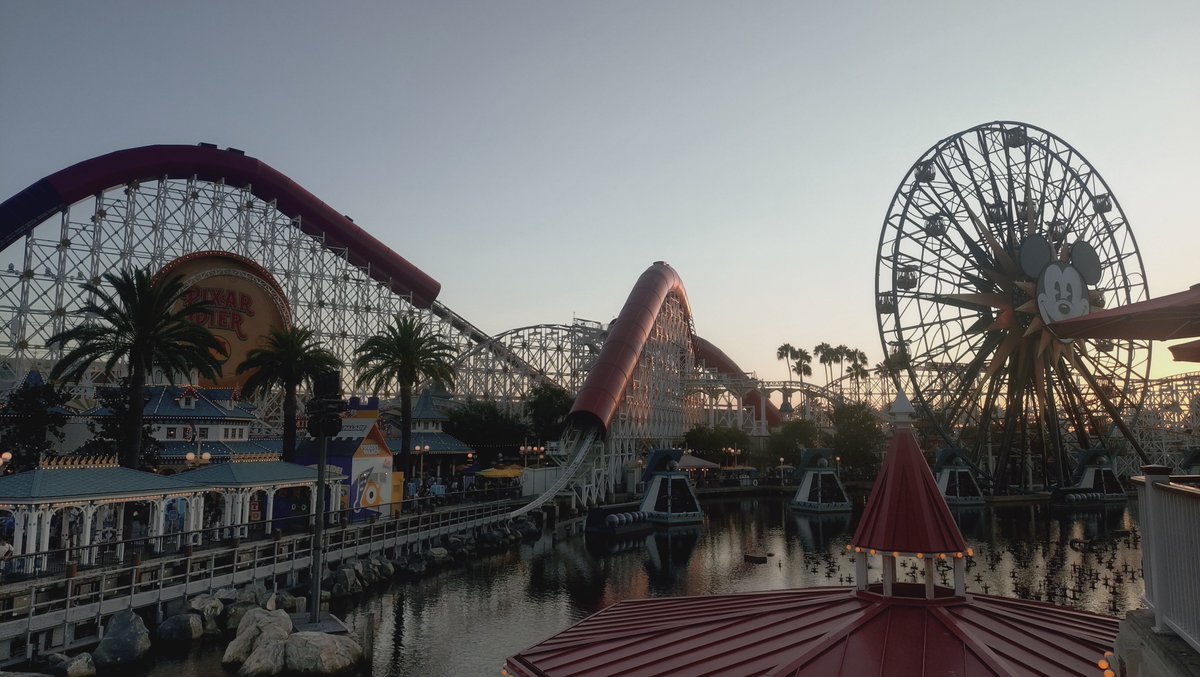 ayulee16's tweet photo. ここ1週間ほど、カリフォルニアへ家族旅行に行っておりました！！
ディズニー旅だったのですが、色んなアトラクションに乗れて、キャラグリも出来て大満足の旅でしたーー！ https://t.co/VGc29Szfnd