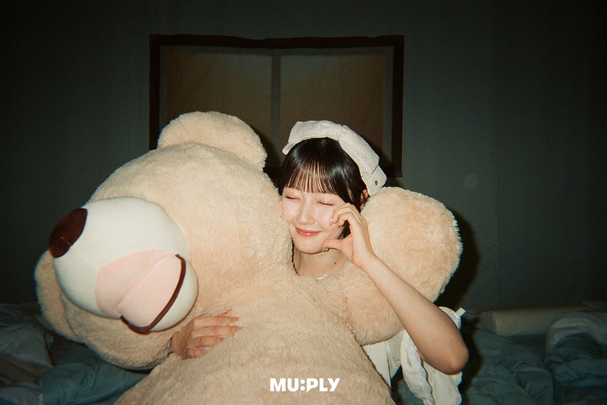 eve012o's tweet photo. 와 진짜 개존귀....
곰돌이가 에미루보다 큼 https://t.co/KkgHP1S2GI
