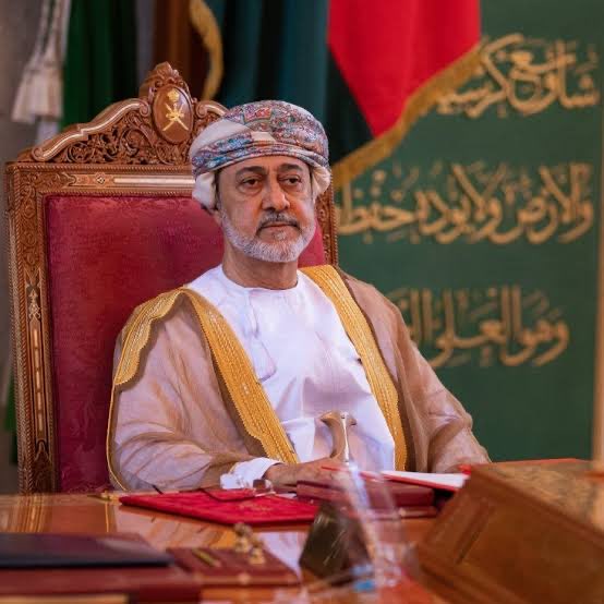 c6311f49ab4f4e2's tweet photo. مولاي حضرة صاحب الجلالة السلطان هيثم بن طارق المعظم، حفظكم الله ورعاكم.
نرفع إلى مقامكم الكريم مناشدتنا بعد أن طال الانتظار، وأثقلت الديون كاهل أسرٍ ضحّت من أجل التعليم. كل ما نرجوه هو أن يحظى طلبنا بالنظر والإنصاف، وأن لا تضيع سنوات التعب والأمل.
 #عمان_تبتهج_بعوده_السلطان https://t.co/BtO9P0ZK9x