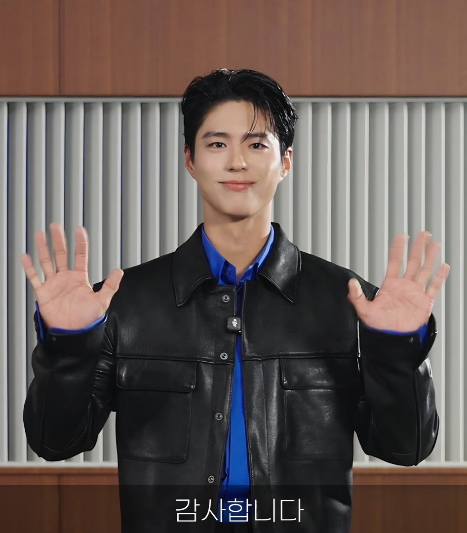 kdrama_menfess's tweet photo. MBG (My Bogum Gweh)
Bogum tuh gantengnya rapi gitu, paham kan? Simetris dan bentuk fitur wajahnya satisfying banget. Definisi tampan paripurna 🫠 •kdm• https://t.co/Zhc7UqrNxn