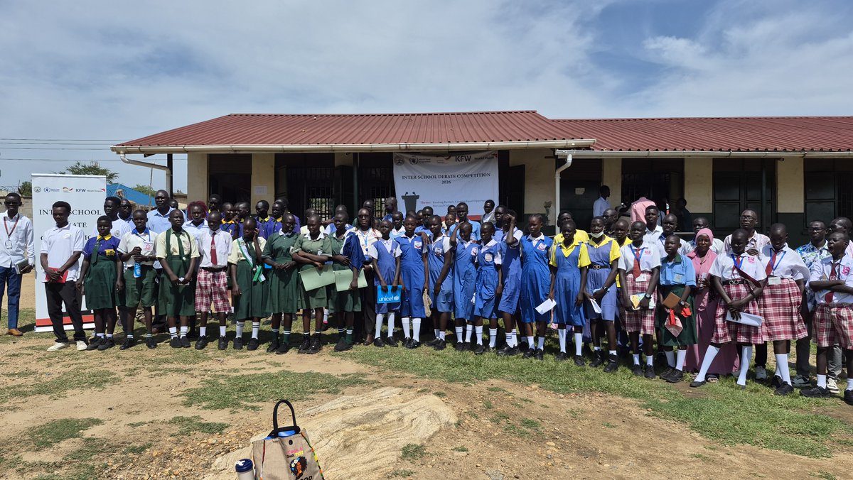 WFP_SouthSudan's tweet photo. 🎙️ Every child has a voice. Every child has a chance.
In Juba, pupils from 10 schools supported through the WFP School Feeding Programme debated how to #BreakBarriers and create equal opportunities for boys + girls.
Thank you @BMZ_Bund @KfW_int for making it possible.
@unicef https://t.co/3UkCR7XADf