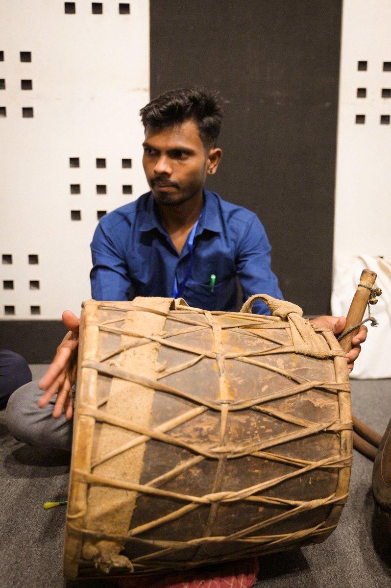 TribalAffairsIn's tweet photo. Celebrating the timeless melodies of Bastar on a national stage. 🎶🌿

As part of the Bastar District Development Plan, the Ministry of Tribal Affairs is committed to preserving and promoting the region's rich cultural heritage by providing indigenous artists with national platforms to showcase their talent. At the Living Roots Originals Song Lab, jointly organised by the Ministry of Tribal Affairs and IPRS, artists from the tribal communities like Gond, Madia, etc of Bastar are representing the vibrant musical traditions of Chhattisgarh. Through original songwriting, collaboration and professional music production, these artists are carrying forward centuries-old traditions while creating new opportunities for cultural recognition and sustainable livelihoods. Every performance is a celebration of identity, language, creativity and the living heritage of India's tribal communities.

Artists representing Bastar:
🎤 Gopal Poyam– Singer-Songwriter
🎤 Himesh Kawasi– Singer-Songwriter
🎶 And some traditional instrumentalists

#LivingRootsOriginals #MinistryOfTribalAffairs #IPRS #Bastar #TribalHeritage #AdivasiCulture #VocalForLocal #CulturalPreservation #JanjatiyaGaurav #IncredibleIndia #TribalMusic #BastarDistrictDevelopmentPlan
