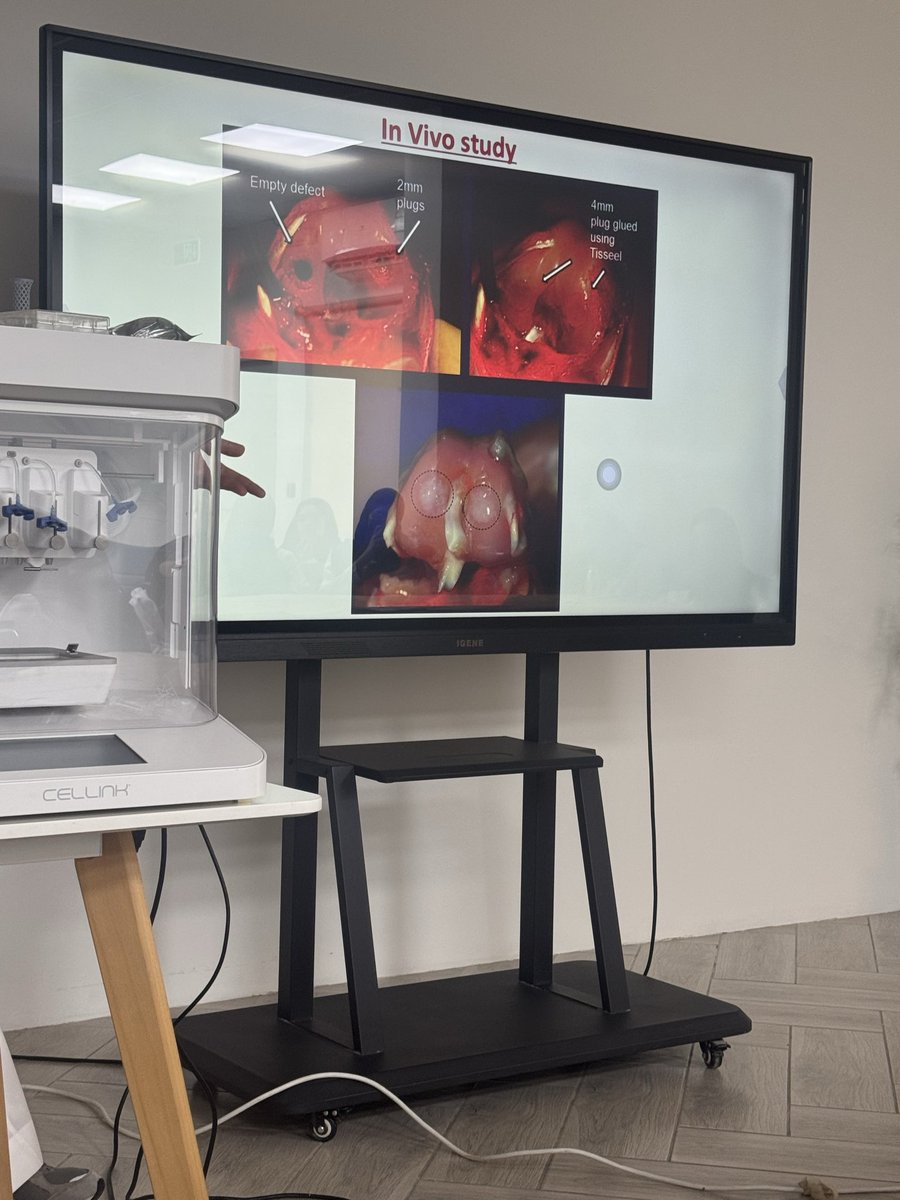 _iskkw's tweet photo. يوم مثرٍ في قسم الطباعة الحيوية (3D Bioprinting):

خضنا جلسة نظرية استثنائية تناولت أحدث الأوراق البحثية ونمذجة الأمراض ودراسات الـ In Vivo، وتعرفنا على إمكانيات طابعة CELLLINK BIO X وطرق تحضير الحبر الحيوي (Bio-ink) لطباعة الأنسجة والأدوية!
#FSGene_Summer_training https://t.co/gRRAvBpLM7