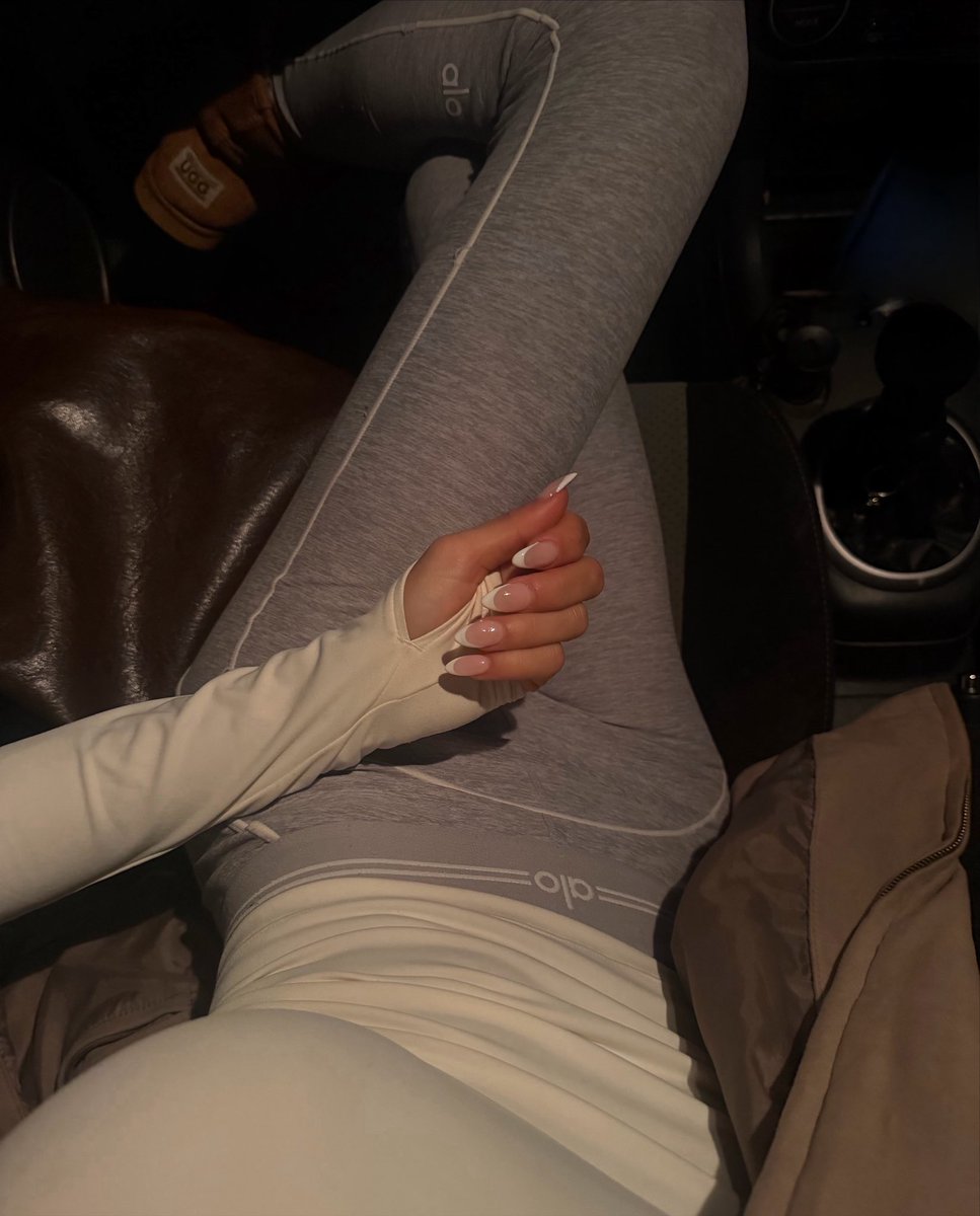 worshipallyx's tweet photo. Princess claws redone 
🎀🌸🎀🌸 
they’ve already been reimbursed twice but good things come in 3’s so who’s my going to be my lucky third https://t.co/LT3jrytd1I