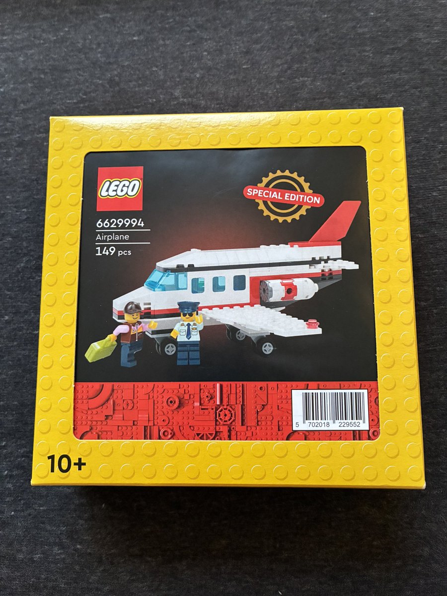 LEGO02430684's tweet photo. 限定版に弱い日本人代表です

#lego https://t.co/rNFF6f6iHR