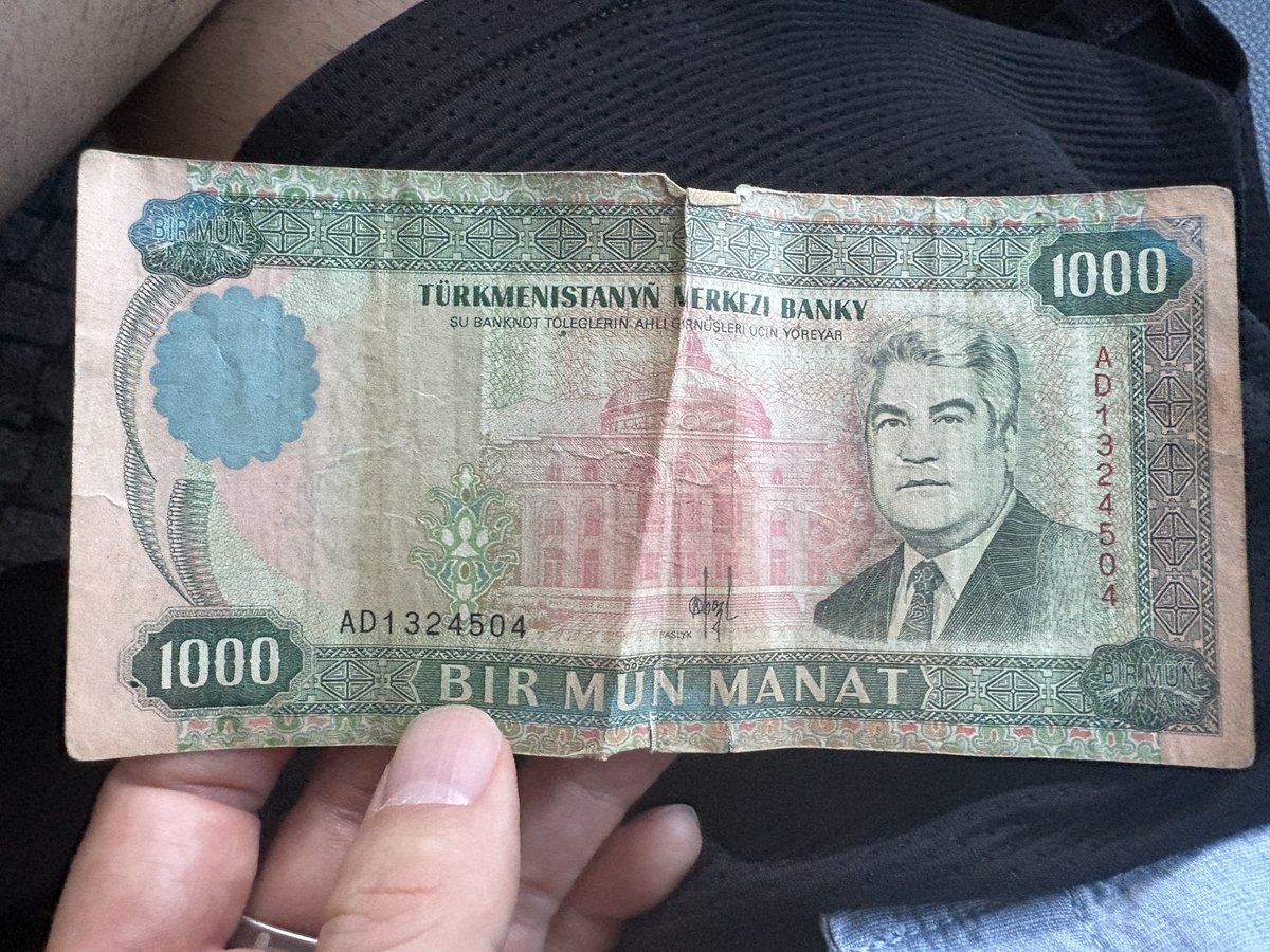 tomo_face's tweet photo. 友人からもらったトルコリラ🇹🇷

騙されてトルクメニスタンの旧札だった！笑 https://t.co/oPikbK2Q8C