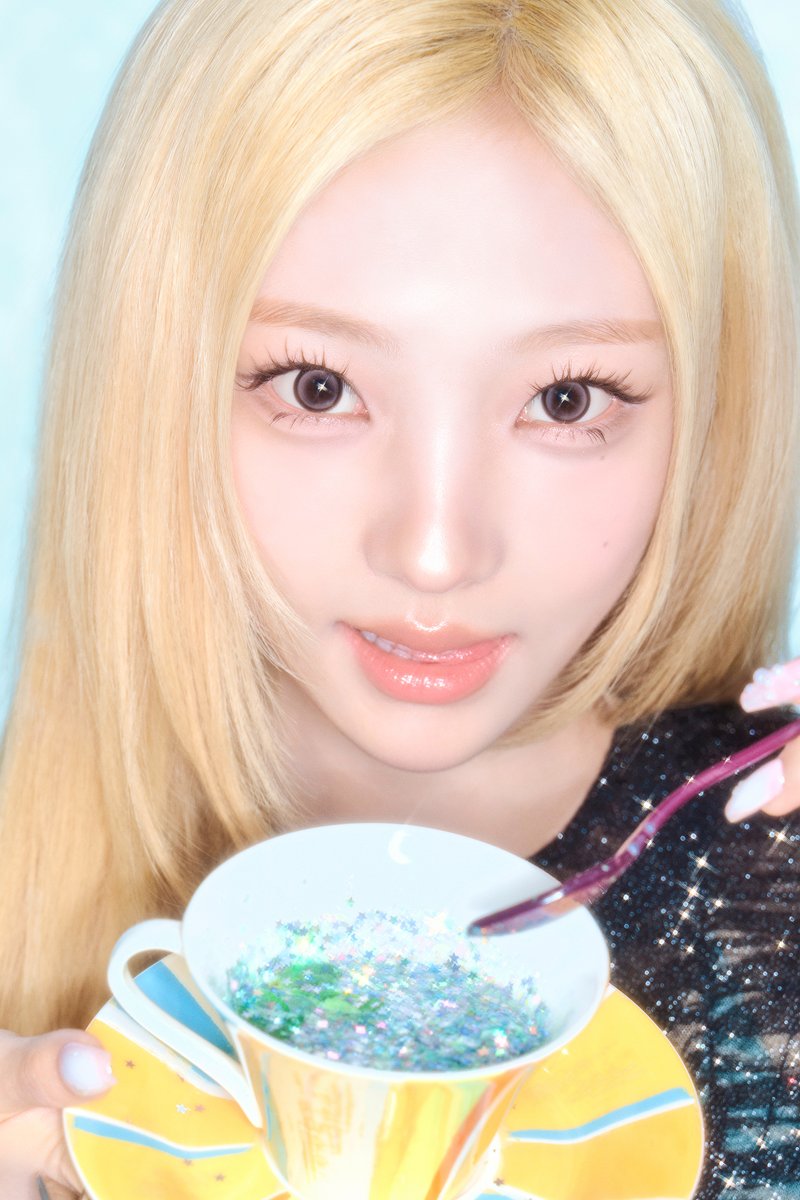 Hearts2Hearts's tweet photo. Teaser Image 01 : Sugar &amp; Spice #STELLA

Hearts2Hearts The 1st Japan Single
【ICONIC HEART】
➫ 2026.08.12 (KST/JST)

🪄https://t.co/ydIUKNrPPI
💿https://t.co/DUnpJu9oHC

#Hearts2Hearts #하츠투하츠 #H2H
#ICONICHEART #Hearts2Hearts_ICONICHEART https://t.co/tzkHEkRr8T