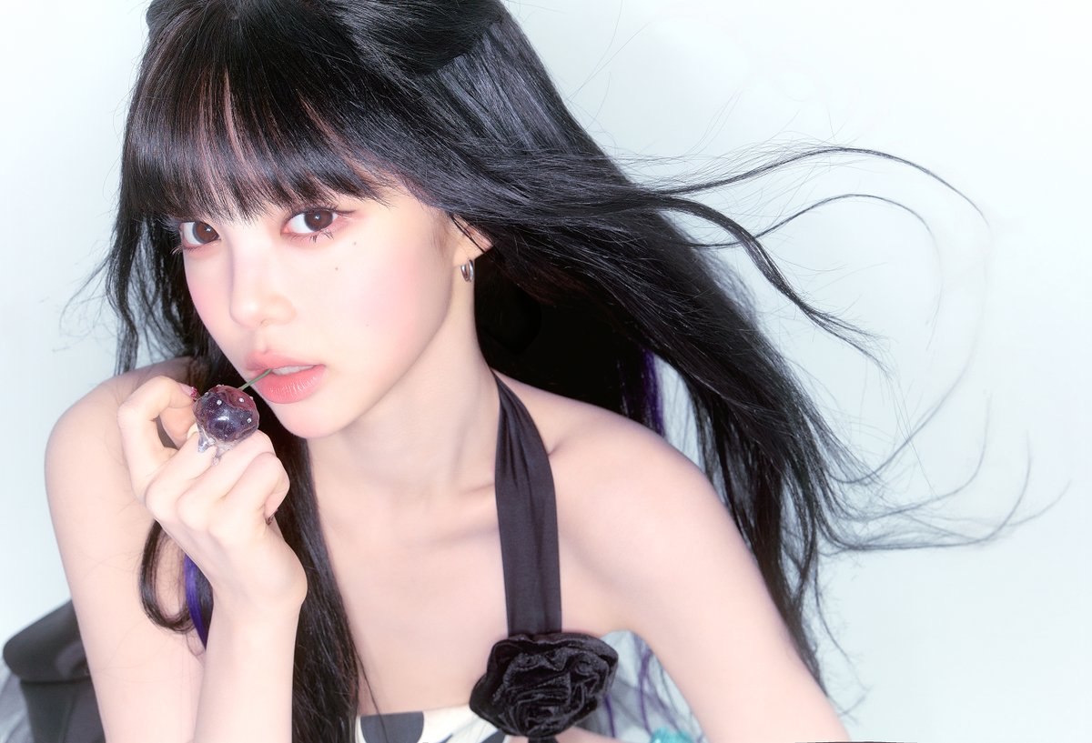 Hearts2Hearts's tweet photo. Teaser Image 01 : Sugar &amp; Spice #IAN

Hearts2Hearts The 1st Japan Single
【ICONIC HEART】
➫ 2026.08.12 (KST/JST)

🪄https://t.co/ydIUKNrPPI
💿https://t.co/DUnpJu9oHC

#Hearts2Hearts #하츠투하츠 #H2H
#ICONICHEART #Hearts2Hearts_ICONICHEART https://t.co/gbMnQKuWoo