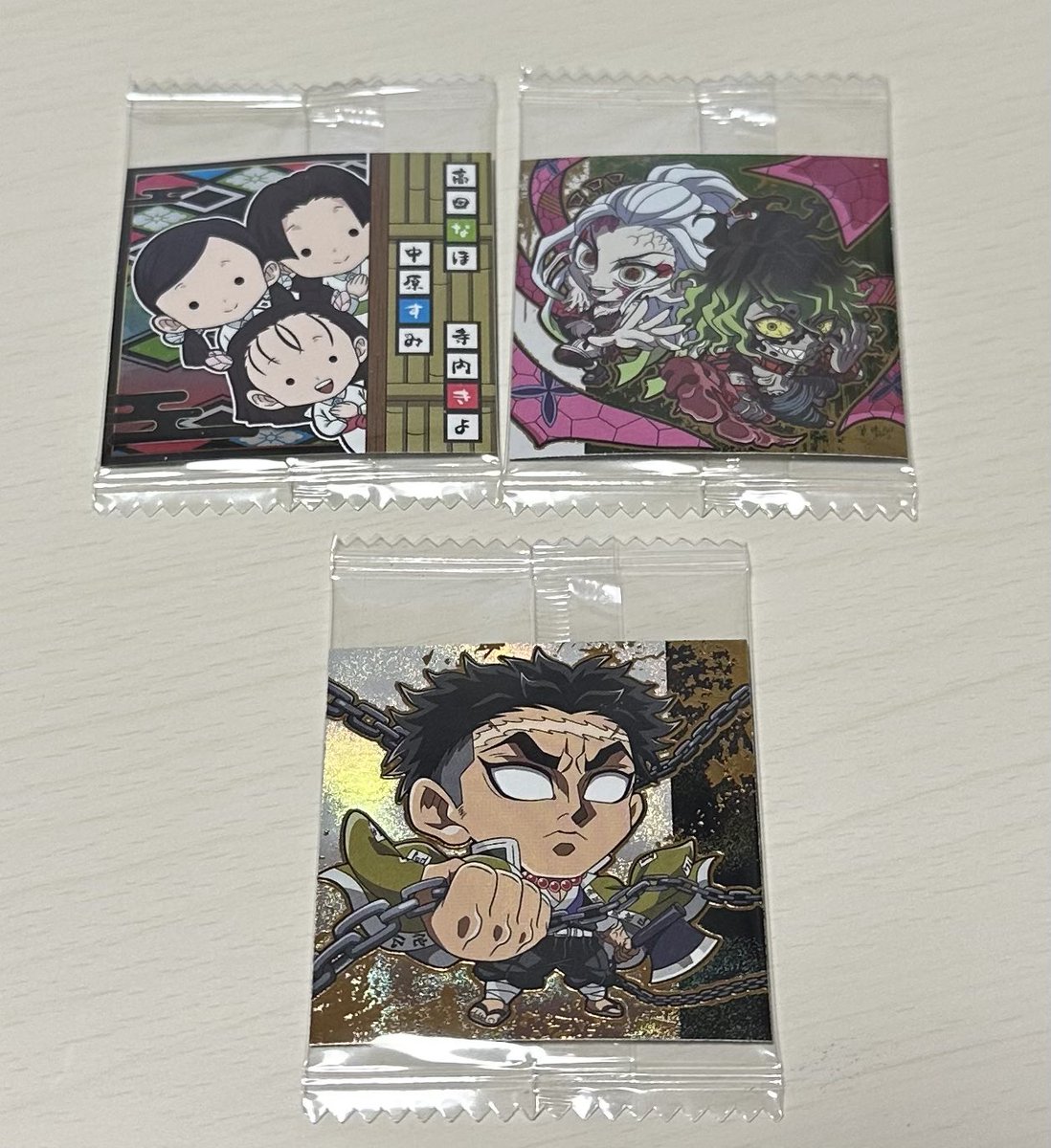 saaaaaaa0123's tweet photo. にふぉるめーしょん 鬼滅の刃ディフォルメシールウエハース 其ノ十五　ステッカー　交換

譲) 高田 なほ&amp;寺内 きよ&amp;中原 すみ
悲鳴嶼 行冥　妓夫太郎&amp;堕姫

求) 嘴平伊之助　不死川実弥　猗窩座

📮郵送希望です https://t.co/fxY5zGek9x