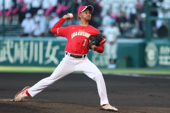 livedoornews's tweet photo. 【甲子園】「アジア甲子園」出場したインドネシア球児2人が始球式「感じたことがない感動」
https://t.co/Vt0yDDCEVK

夏の甲子園が開幕し、試合前には昨年12月にインドネシアで開催された交流大会「アジア甲子園」に出場したバッテリーが始球式を務め、憧れの聖地のマウンドに立った。 https://t.co/ssy5ZRX7ep