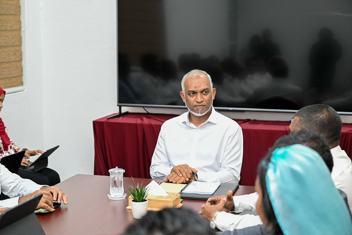 presidencymv's tweet photo. President Dr @MMuizzu meets with the AA. Ukulhas Island Council and Women's Development Committee (WDC) to discuss development priorities and address community concerns.

#RayyithunGaathah #UkulhasVisit https://t.co/mHESxWKd3d