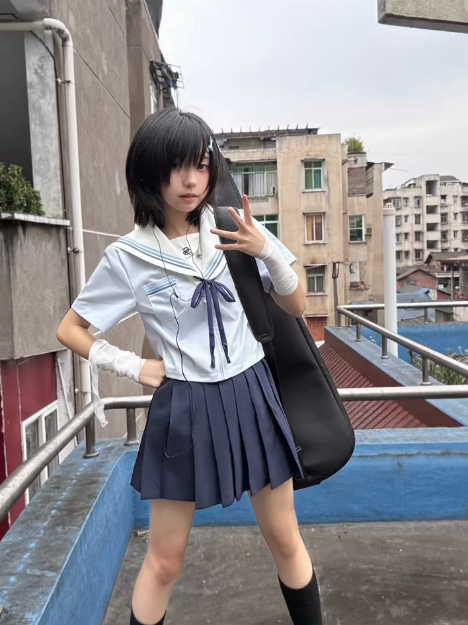 Ninetta1749974's tweet photo. 低身長×制服ってどおですか...？ https://t.co/43Z9S6z5lg