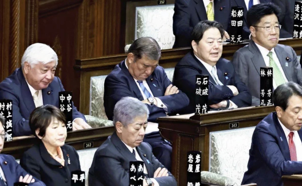 tourouken555's tweet photo. 安倍元総理が
「石破だけはダメだ」と言ってた意味

「本当に痛感した」って思う人✋ https://t.co/0MsTiXDY3f