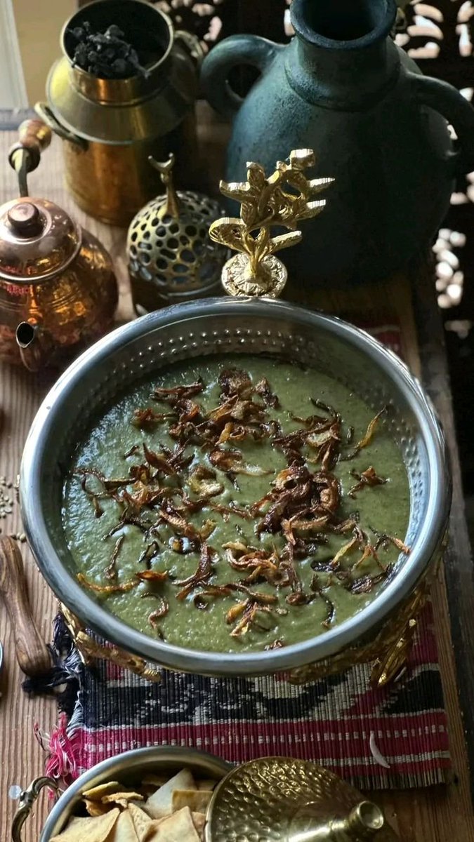 Evelyn6e_'s tweet photo. Bissara has ancient Egyptian origins dating back to the Pharaonic era when it was prepared using split fava beans &amp; legumes It's name derives from the ancient Egyptian word "bisoro" meaning cooked beans Although other countries prepare it, it remains Egyptian traditional dish🇪🇬✨ https://t.co/1KYeIVmTNX