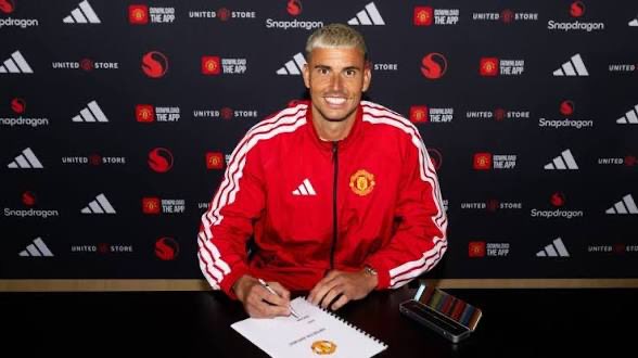 UtdVoid's tweet photo. Manchester United has finalized a deal to loan goalkeeper Altay Bayındır to Celta Vigo with a €4m buy option, following the arrival of free-agent goalkeeper Karl Darlow. https://t.co/rK4a4E4yvT