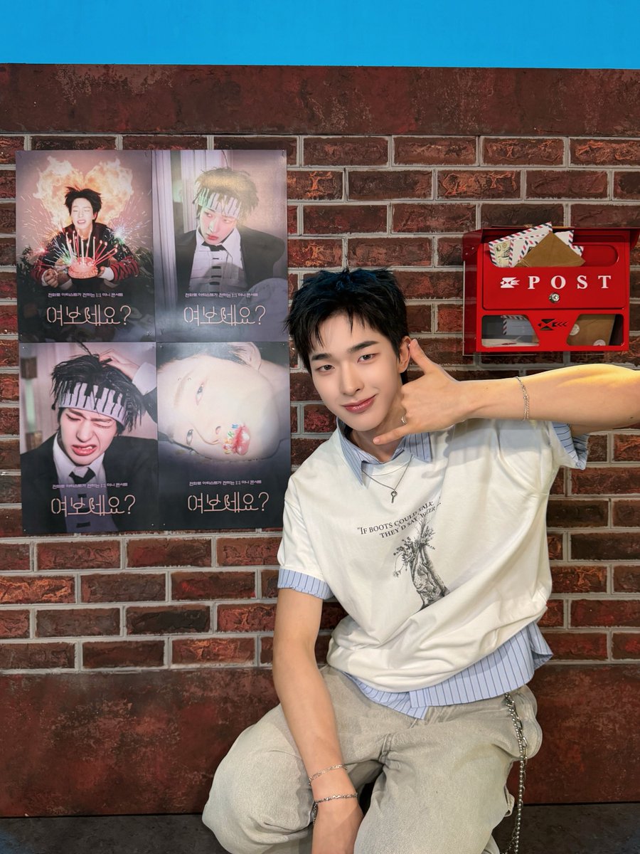 NEXZ_official's tweet photo. [#여보세요]

여보세용 ☎️

#NEXZ #TOMOYA
#MBC #Muniverse https://t.co/K8ee9c2otR