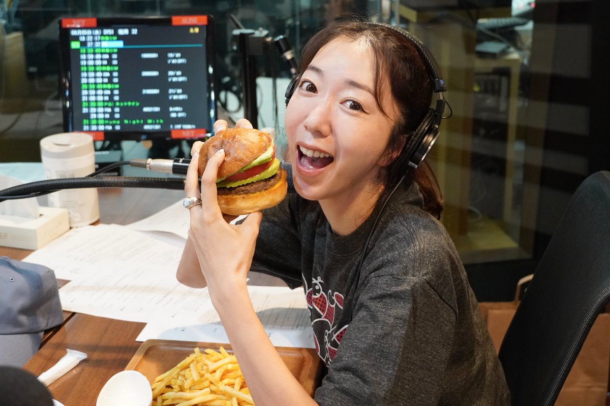 Skyrocket_Co's tweet photo. #やしろ本部長 が食べたのは！
立川駅の近くにある
OLD NEW DINERさんの
『🍔テリヤキダブルチーズタルタルバーガー🍔』
https://t.co/rXq4Tg5PrJ

#浜崎秘書 が食べたのは！
池袋駅の近くにある
No.18さんの
『🍔アボカドバーガー🍔』
@no18hamburger

#アメリカンビーフ
#TOKYOFM #スカロケ https://t.co/DA71dpRyUh