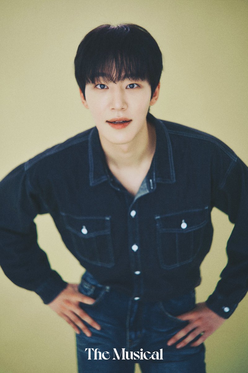 lovethemusical's tweet photo. "요즘 가장 크게 느끼는 건, 무대는 사람과 사람이 진심으로 만나는 공간이라는 거예요."

뮤지컬 <블랙메리포핀스> 무대에서 진심을 전하고 있는 배우 원태민과의 대화. 전문은 더뮤지컬 웹사이트에서 확인해 보세요.🪑

🔗https://t.co/Gxhpyzyt4Z https://t.co/MlXB7p78C9