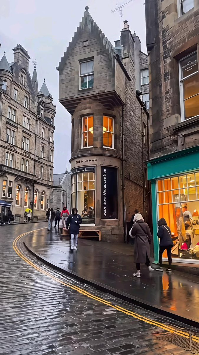 naturebeauty760's tweet photo. Edinburgh after rain 🌧️🏴󠁧󠁢󠁳󠁣󠁴󠁿 https://t.co/YixqJrpYLD