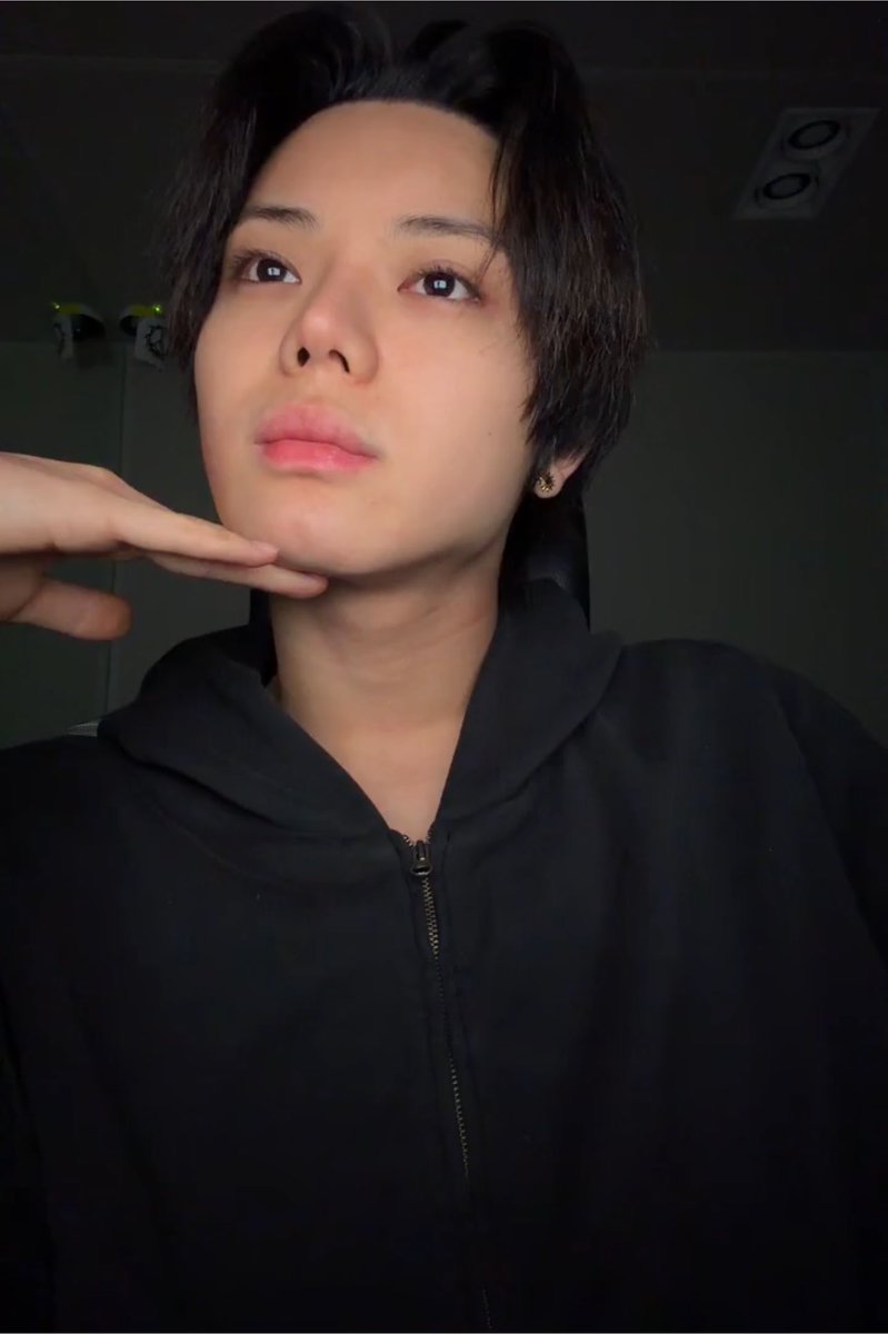 enhashotz_'s tweet photo. he’s so pretty it hurts https://t.co/Hk1RAEFVrc
