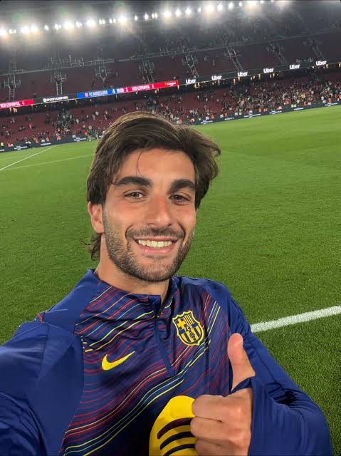 lucamverso's tweet photo. Hoy en el Lucamverso, un artículo que mezcla lo humano y lo deportivo. Analizamos la actitud y las últimas declaraciones  de #FerranTorres en #miblogazulgrana, quién sabe si a favor o en contra del jugador.  Compruébalo aquí: https://t.co/CI1LLJVAeh

#FCBarcelona  #Barça https://t.co/jCbbGbhDJY