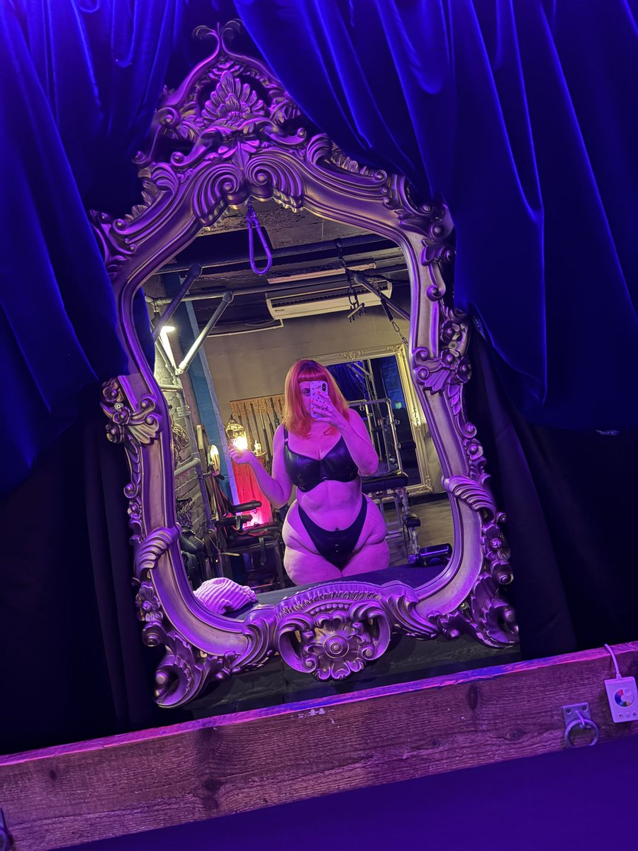 diaryofaswann's tweet photo. Mirror mirror https://t.co/TfqA64QB7x