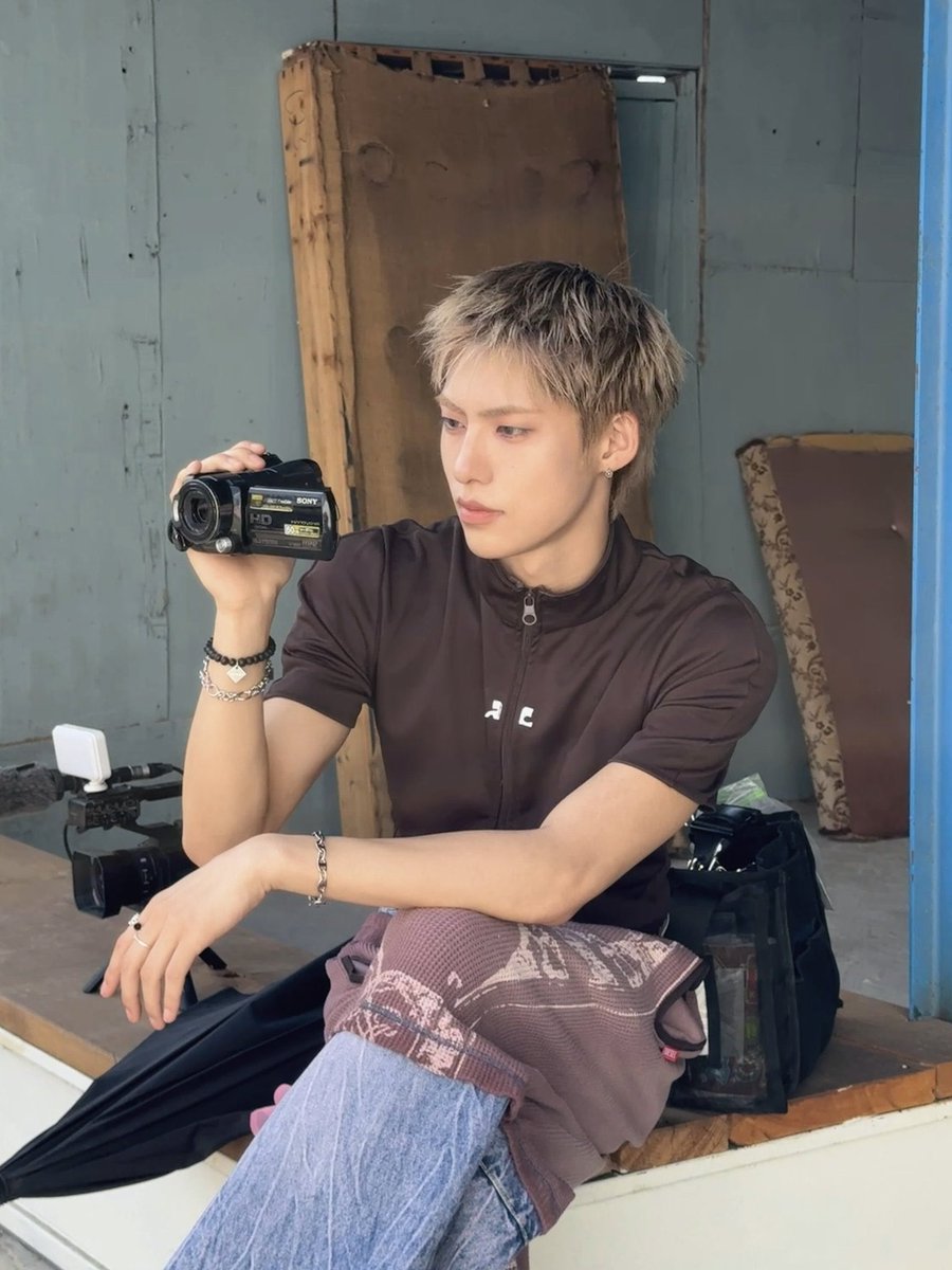 yuseopt's tweet photo. ⠀⠀
Falling for you felt like opening a file I never meant to touch. Now every memory runs in the background, impossible to close. Maybe love was always an .exe once launched, it quietly rewrites everything. 😎🖤
⠀⠀⠀ https://t.co/Am2vntTwqA