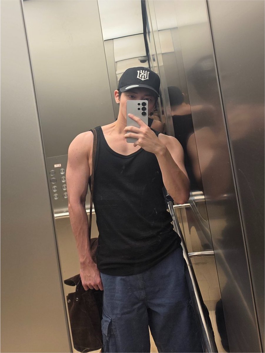 L0VELYBEOMIE's tweet photo. GOOD LORD. KANG TAEHYUN??!?? https://t.co/KVcPc89tb6