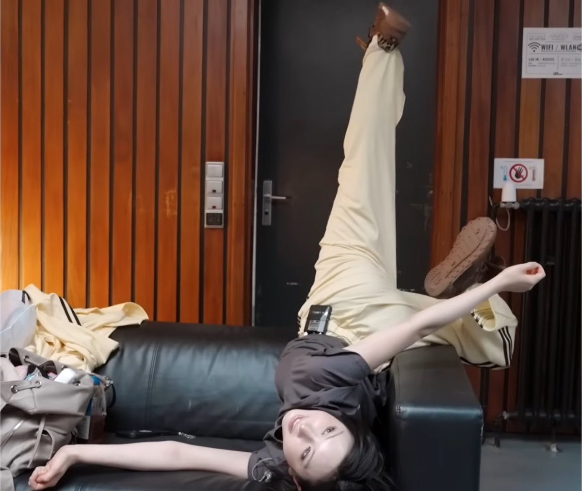 FIMJANGZ's tweet photo. thats one way to stretch https://t.co/j64DVsAkxS