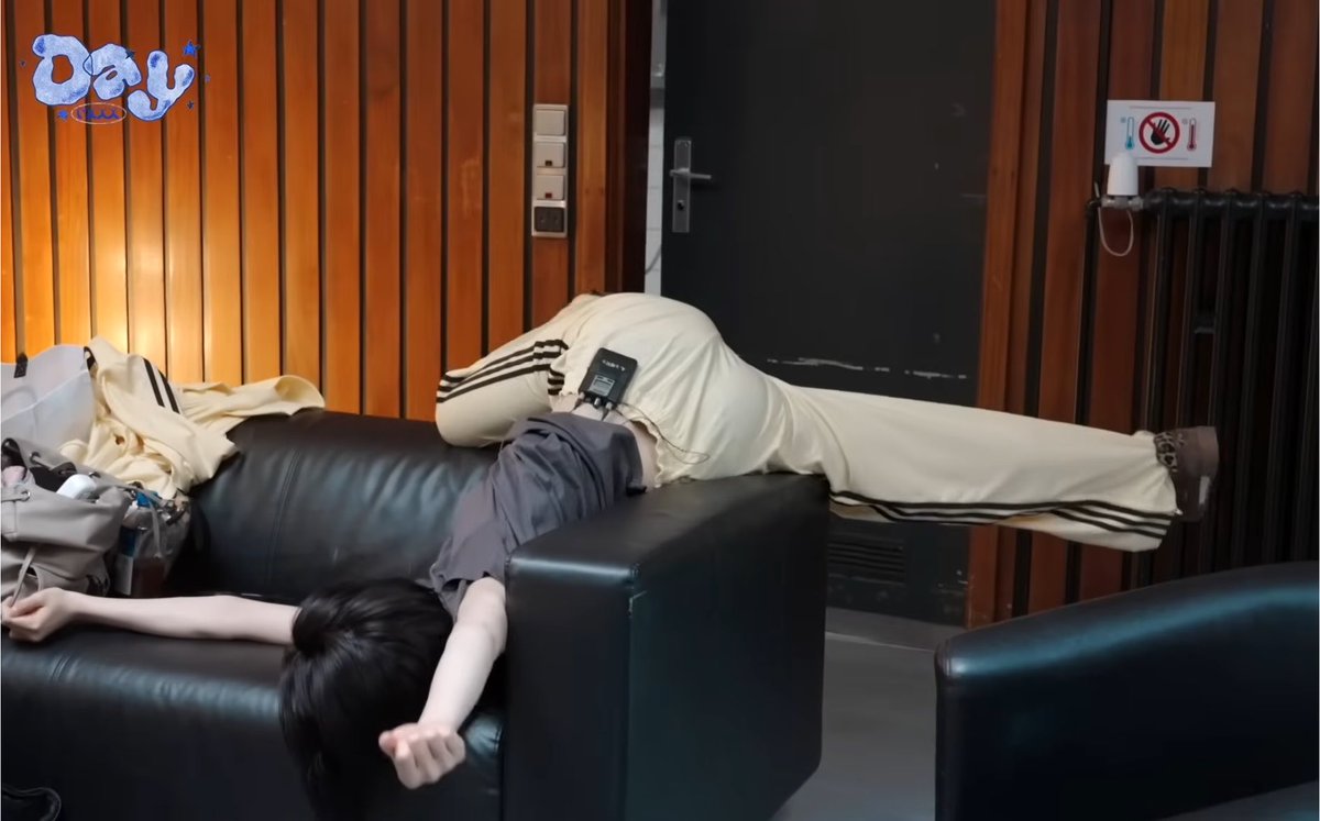FIMJANGZ's tweet photo. thats one way to stretch https://t.co/j64DVsAkxS