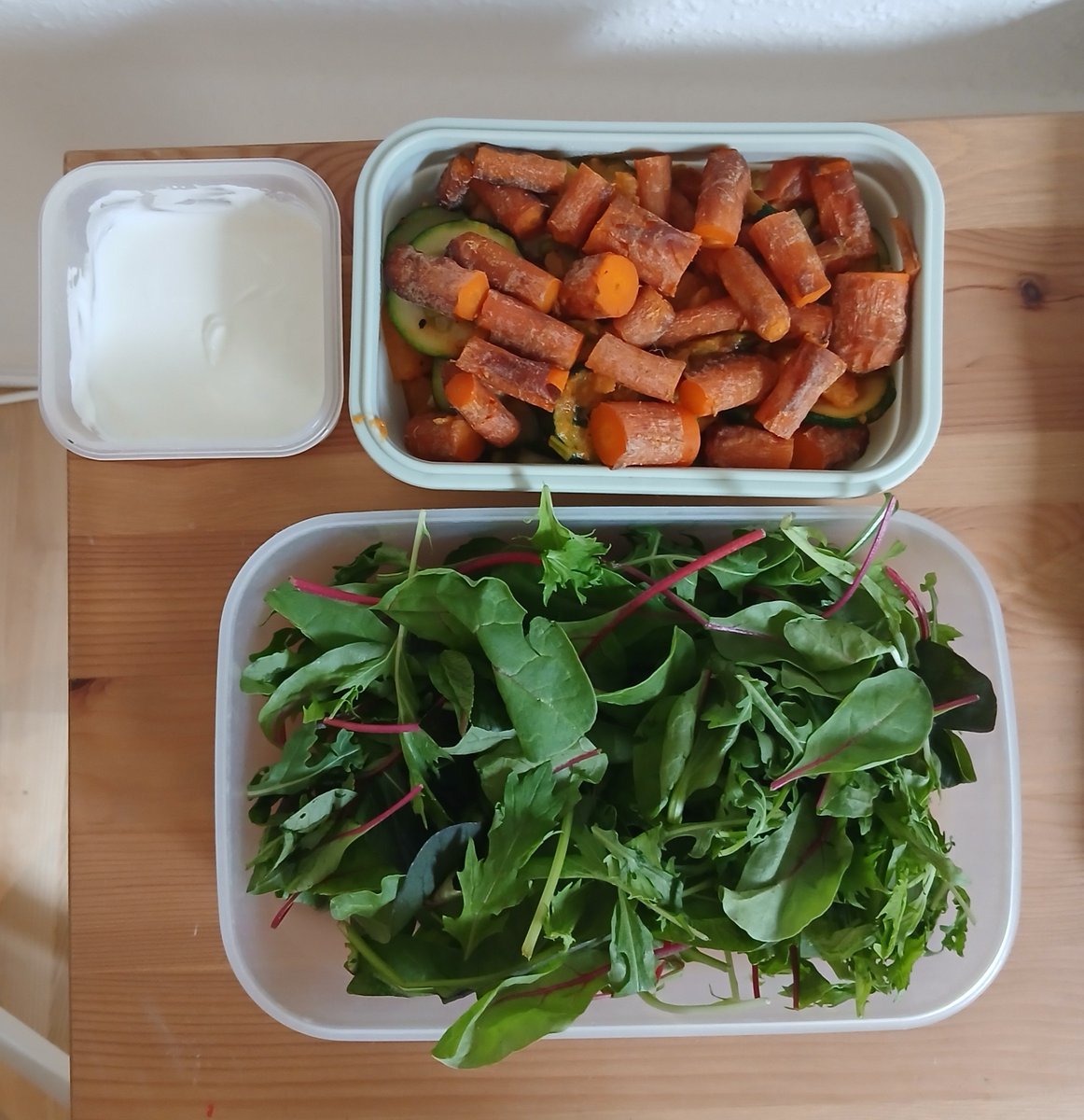 Conczlin's tweet photo. Lunchbox https://t.co/mcR7M0yNDR
