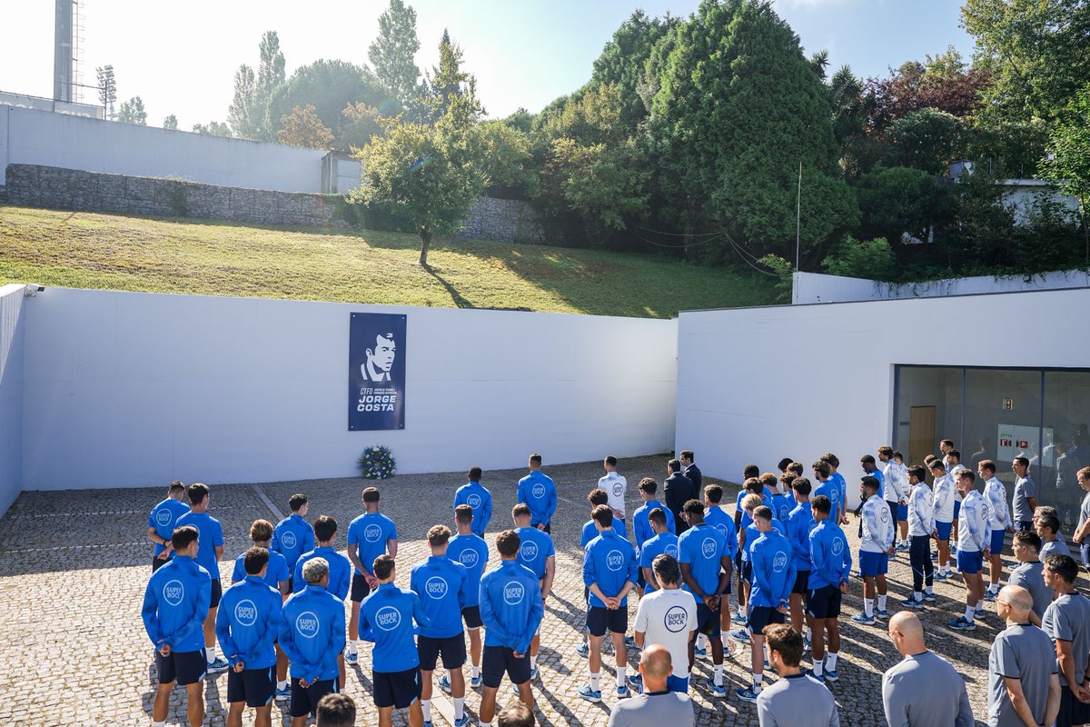 FCPorto's tweet photo. Jorge Costa, uma inspiração diária 💙2⃣

#E2ERNO https://t.co/lwUyFypz5O