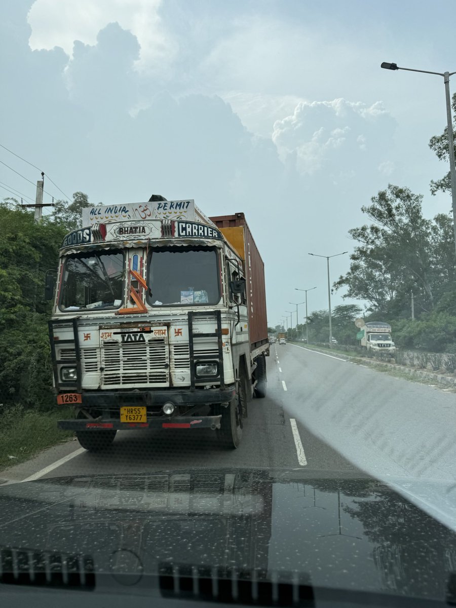Grewal_sunil's tweet photo. @police_haryana 
@DC_Gurugram @DC_Gurugram @DGPHaryana 
Wrong side driving 
Issue challan immediately https://t.co/pOeZJRoIIA