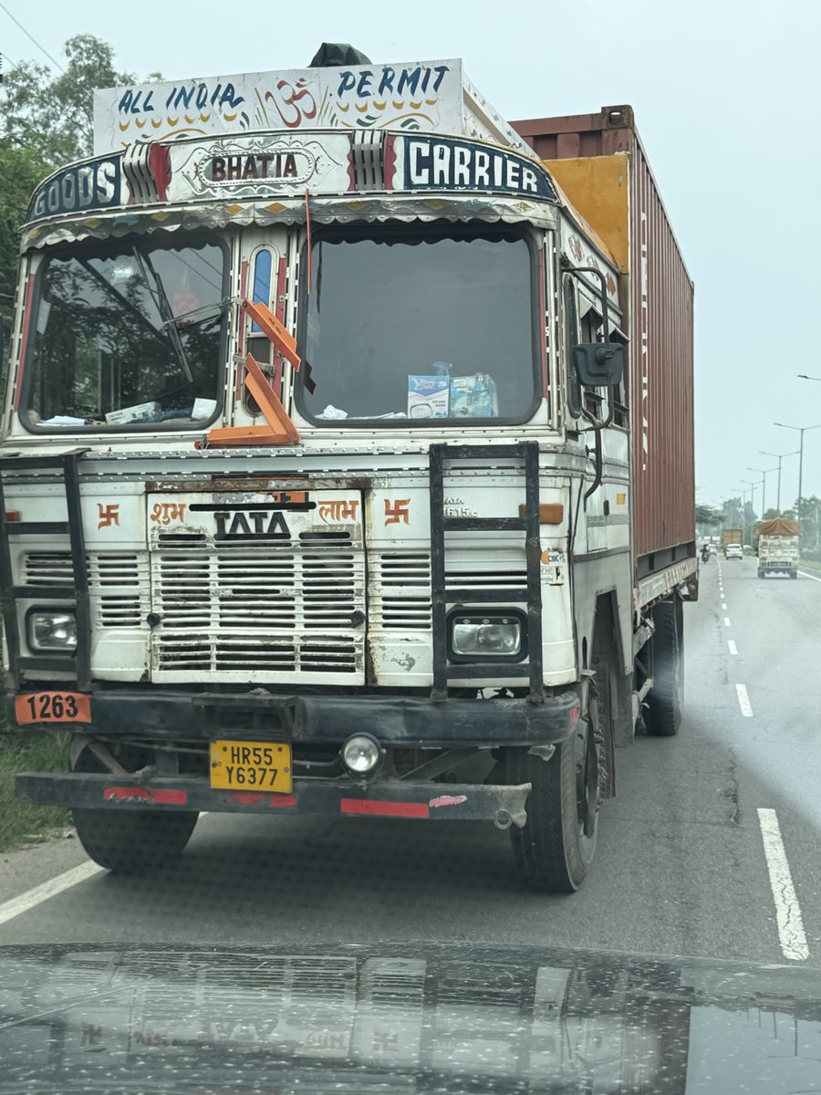Grewal_sunil's tweet photo. @police_haryana 
@DC_Gurugram @DC_Gurugram @DGPHaryana 
Wrong side driving 
Issue challan immediately https://t.co/pOeZJRoIIA