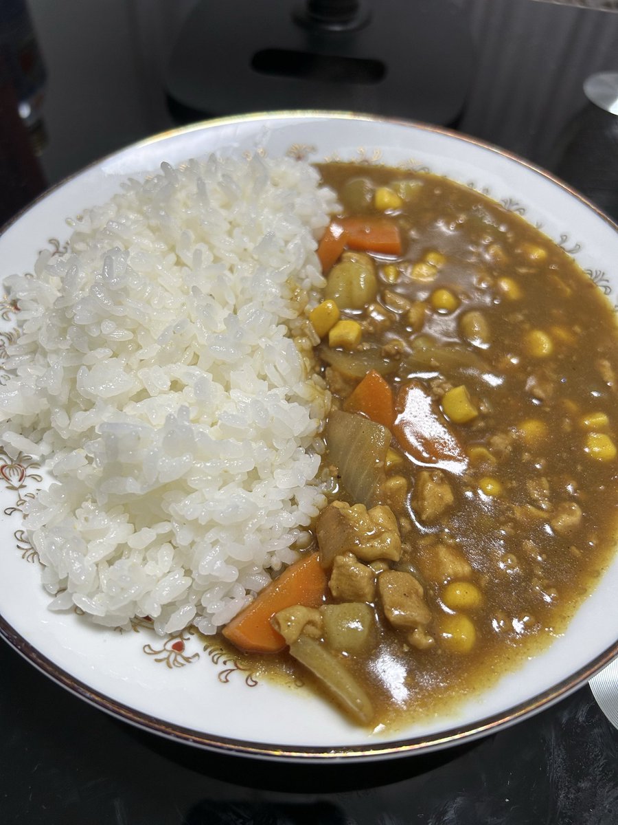 _217kkr's tweet photo. あげ忘れてました💦💦
今日作ったカレー🍛ですw

俺もパートナーさんもじゃがいも小さいのが好きです細かく刻んでるw https://t.co/r6lrPWDbix