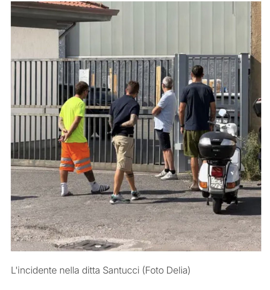 pleporace's tweet photo. Piango l’uomo di 44 anni che ha perso la vita all’interno di una ditta di marmo, la Santucci a Carrara. L’operaio è rimasto schiacciato da alcune lastre.
Odiatori che insultate me insieme ai morti evitate di commentare la notizia. 
Anatema se lo fate bastardi spesso senza nome https://t.co/WbW1eOa7Ka