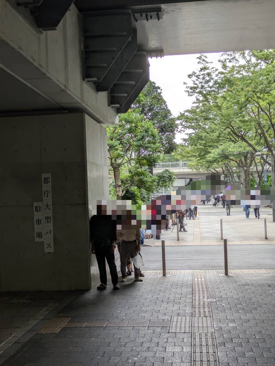 ohayonanairo's tweet photo. 【第115回】8/1日
270食の配布。カンパン、アルファ米、白米、菓子等を配布させて頂きました。8月最初の配布会でした✨先週より少しだけ人の数も少なかった気がします。次回は8/8の予定です！
#都庁 #新宿 #ボランティア #フードバンク #困窮者支援 #生活支援 #生活保護 #ホームレス https://t.co/ReK6rJV92r