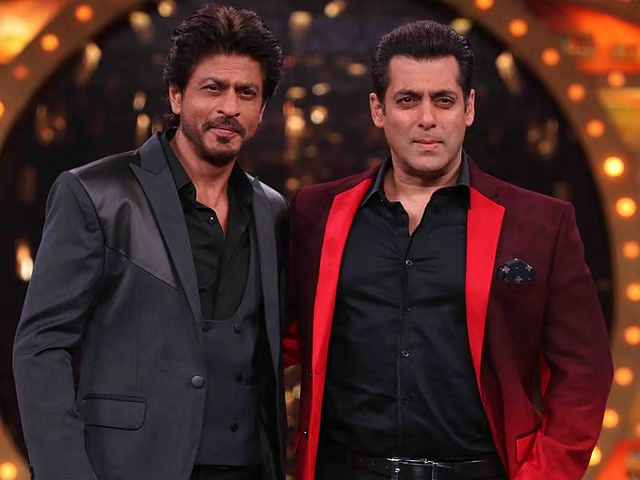 NewsKiDuniya6's tweet photo. Is Shah Rukh Khan joining Salman Khan on Bigg Boss 20? Salman’s cryptic "Karan Arjun" comment has sparked massive speculation, leaving fans wondering if Bollywood’s most iconic duo is set to reunite on television.
#BiggBoss20 #SalmanKhan #ShahRukhKhan #KaranArjun #Bollywood https://t.co/2RuCru6xaQ