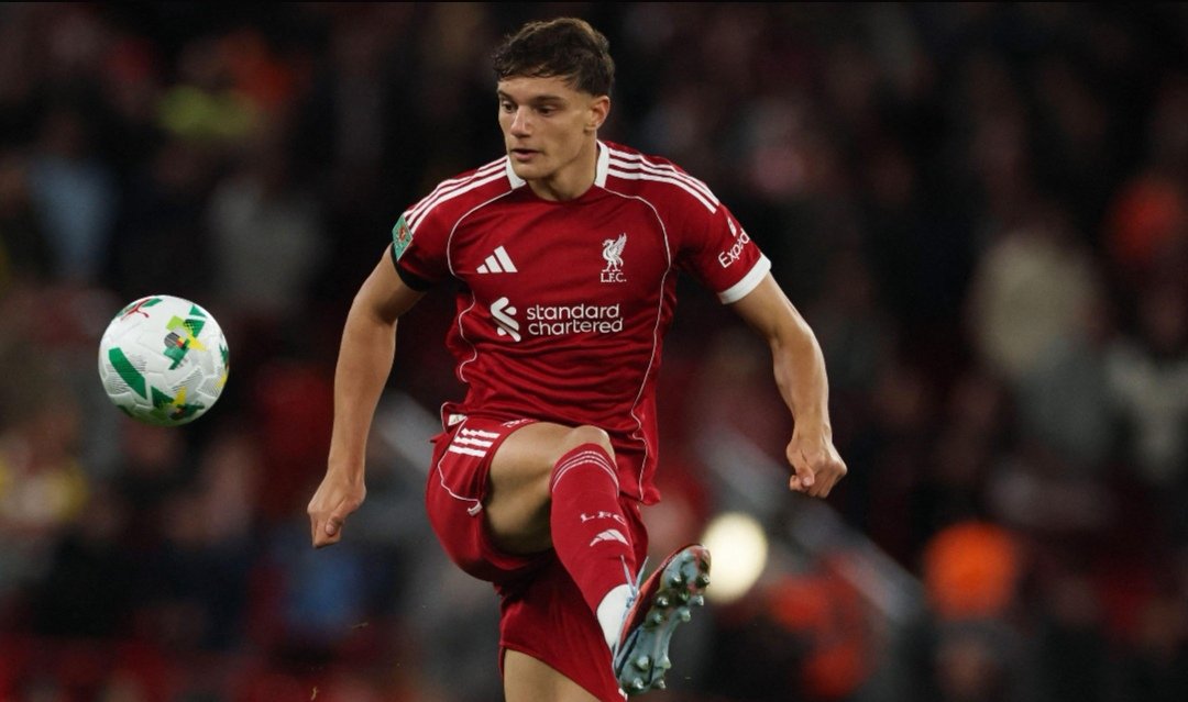 Corballyred's tweet photo. Liverpool fanbase

"We urgently need a centre back, FFS Tommy Elphick has even had to play centre back in training because of the lack of centre backs"

Liverpool

"Quick release the spin about Leoni and the "updates" on his recovery" 

Reality is if Leoni is not back to training till September after getting a serious ACL you won't see a fully fit Leoni till January at the earliest.

We badly need an experienced centre back no spin, gaslighting or propaganda is going to convince us otherwise ✅
