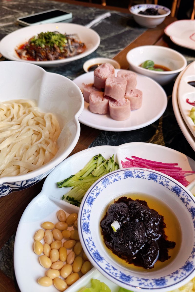 michelle_yu99's tweet photo. 牛肉的炸酱面对我这个不怎么爱吃猪肉的人来说真是太友好了🤭 https://t.co/Xh1UMy5RNL