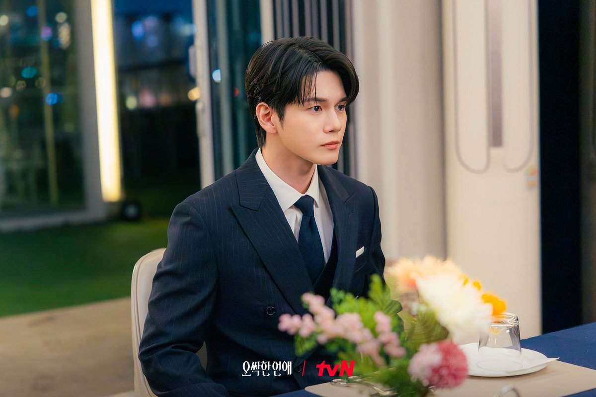 CJnDrama's tweet photo. 박은빈을 사이에 둔
양세종X옹성우 두 남자의 치열한 쟁탈전🔥
각자 다른 매력으로 펼치는 끝없는 승부⚔️

[토일] 밤 9:10ㅣtvN
#즐거움엔20tvN #오싹한연애 #SpookyinLove https://t.co/zCSdlPc1Qf