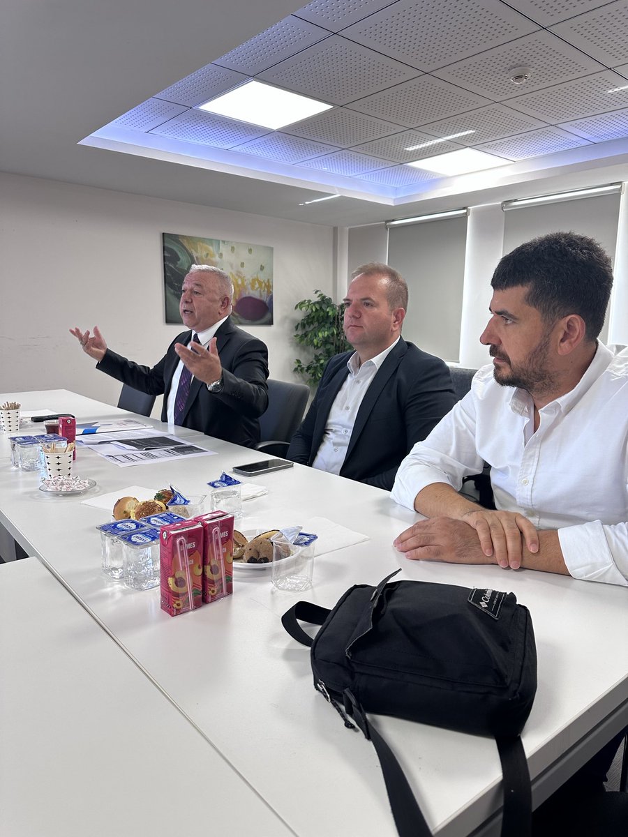 SuatEsmer2's tweet photo. Giresun Telekom Müdürlüğü çalışanları ile birlikteydik.İmzalanan 16.dönem TİS ile alakalı ve Türk Telekomda yaşanan güncel gelişmeler ile ilgili bilgi paylaştık.Katılımlarından dolayı tüm arkadaşlara teşekkür ederim. https://t.co/8KEk7WhB7H