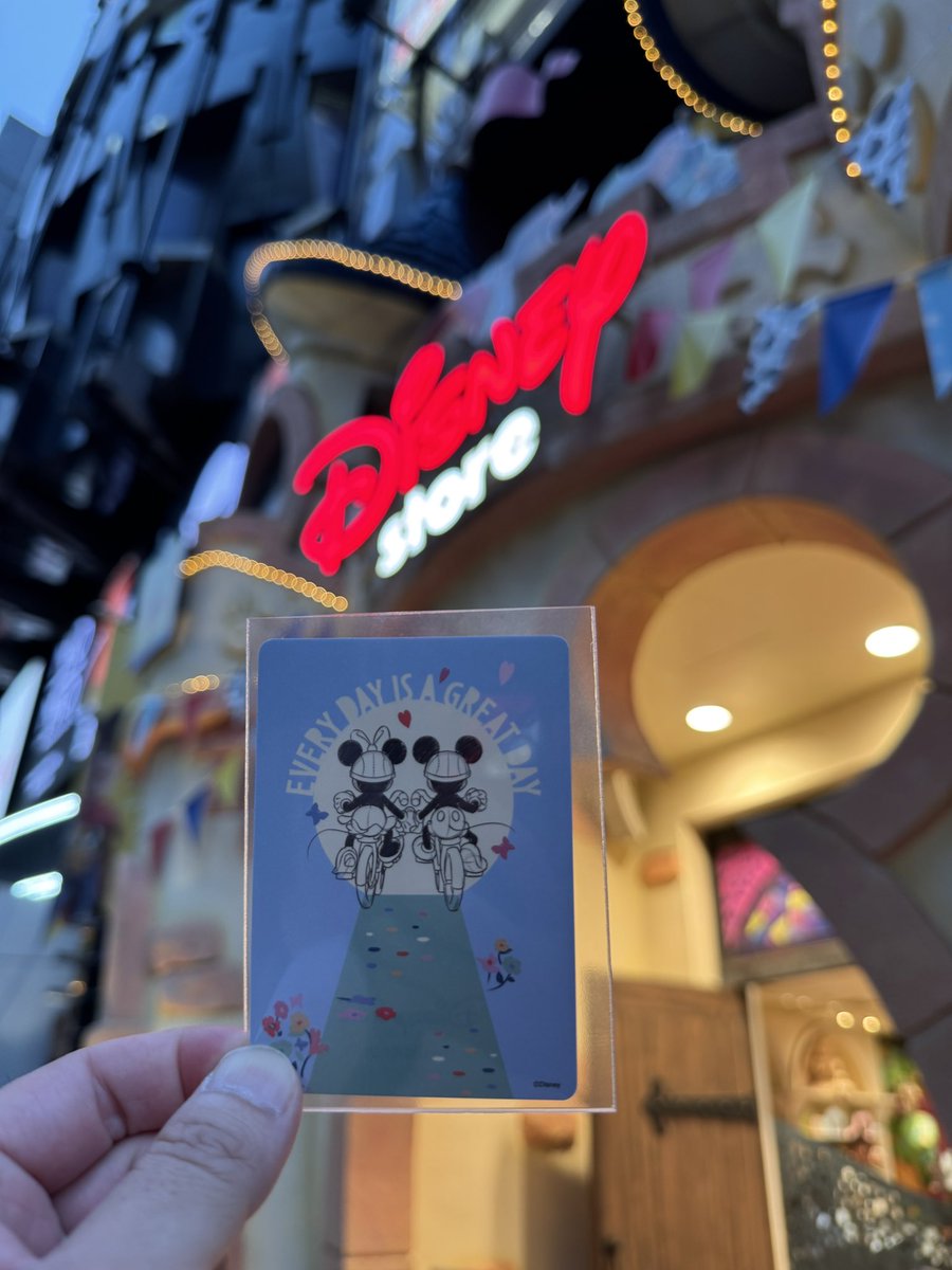 tw_a1x's tweet photo. じゃんけんおじさんになってから初めての渋谷店。やっぱりここが1番ディズニー感あって楽しいストアだわ😂
#あいこじゃんけん #ディズニーストア https://t.co/HFmeNYoVqO