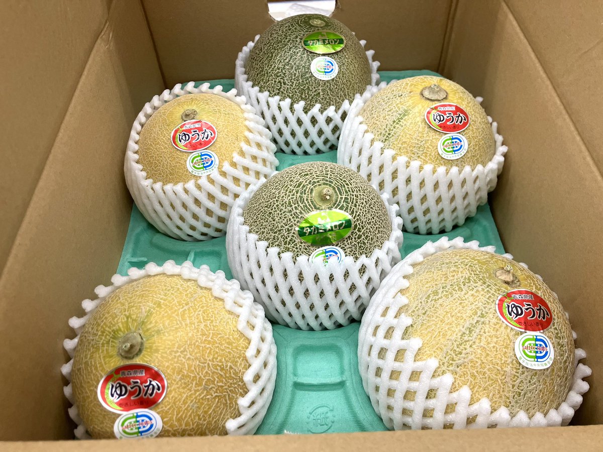 harusake222's tweet photo. 完売したネットメロンが再入荷しました、
おそらく今年最後の入荷ですので是非🍈

昨日はご迷惑をおかけしました、
店主が自転車で転がってしまい左半身を打撲、本日お医者さんに診ていただきましたが
深刻な傷はないようです🧐
とりあえず本日は通常営業でやっています
#高崎　#日本酒　#角打ち https://t.co/ptxtf6TIlu