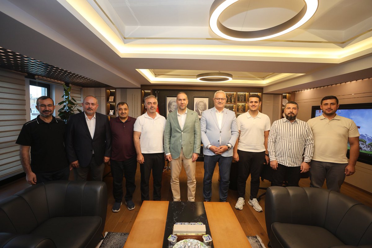 MUSIAD_Nigde's tweet photo. MÜSİAD Niğde Şubesi Yönetim Kurulu olarak,kadim şehrimizin hafızası ve kimliği olan Niğde Kalesi'nin ihya ve yenileme projesine yönelik ortaya koydukları güçlü irade ve vizyoner liderlikten dolayı Niğde Bld.  Başkanımız Sn. Emrah Özdemir Beyefendi'ye teşekkür ziyaretinde bulunduk https://t.co/OnIPSmWOnl